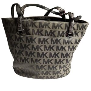 Michael Kors Jet Set Travel Signature Monogram Tote Silver Design